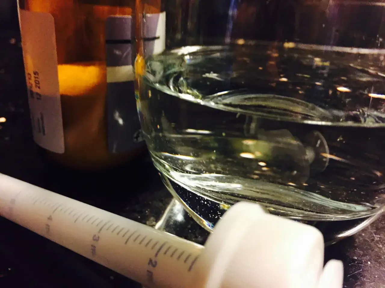 Jak właściwie mieszać antybiotyk dla dziecka z jedzeniem i napojami