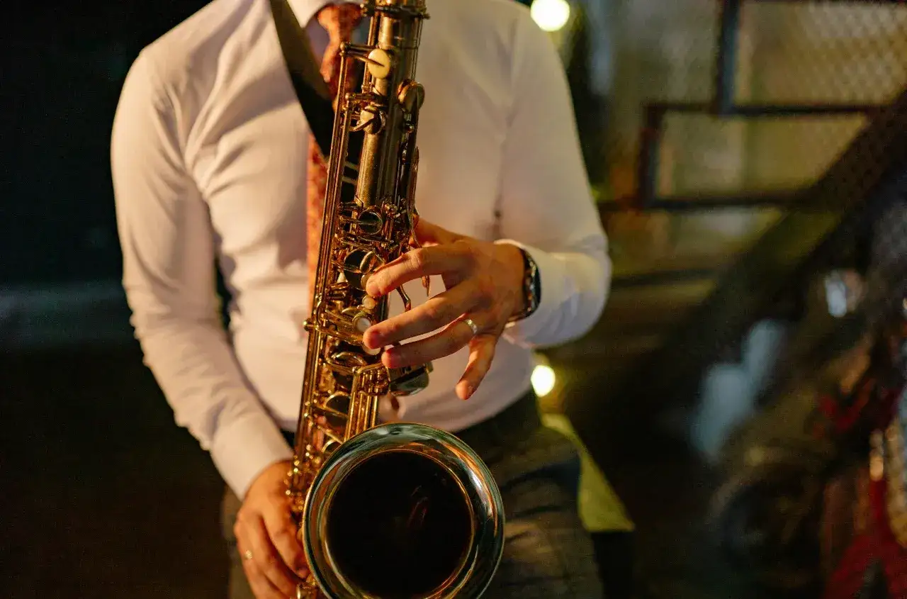 Jak ciekawie świętować dzień saksofonu? Historia i obchody tego święta