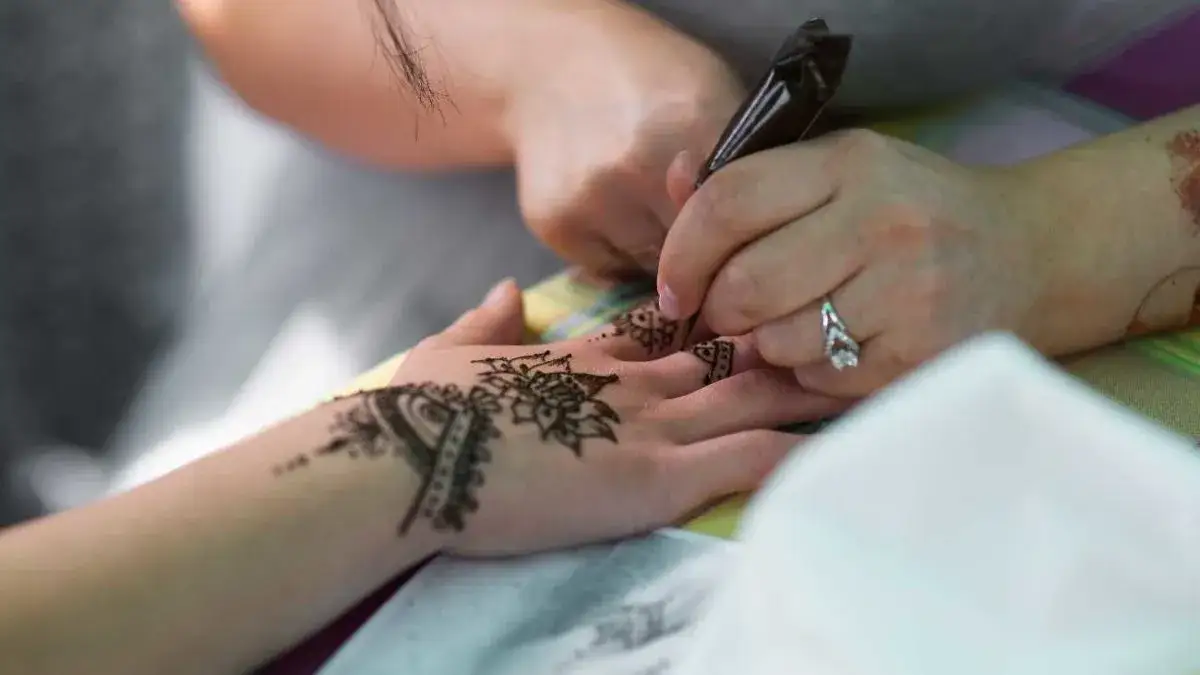 Czy naturalna henna uczula? Rzadkie reakcje alergiczne i ryzyka