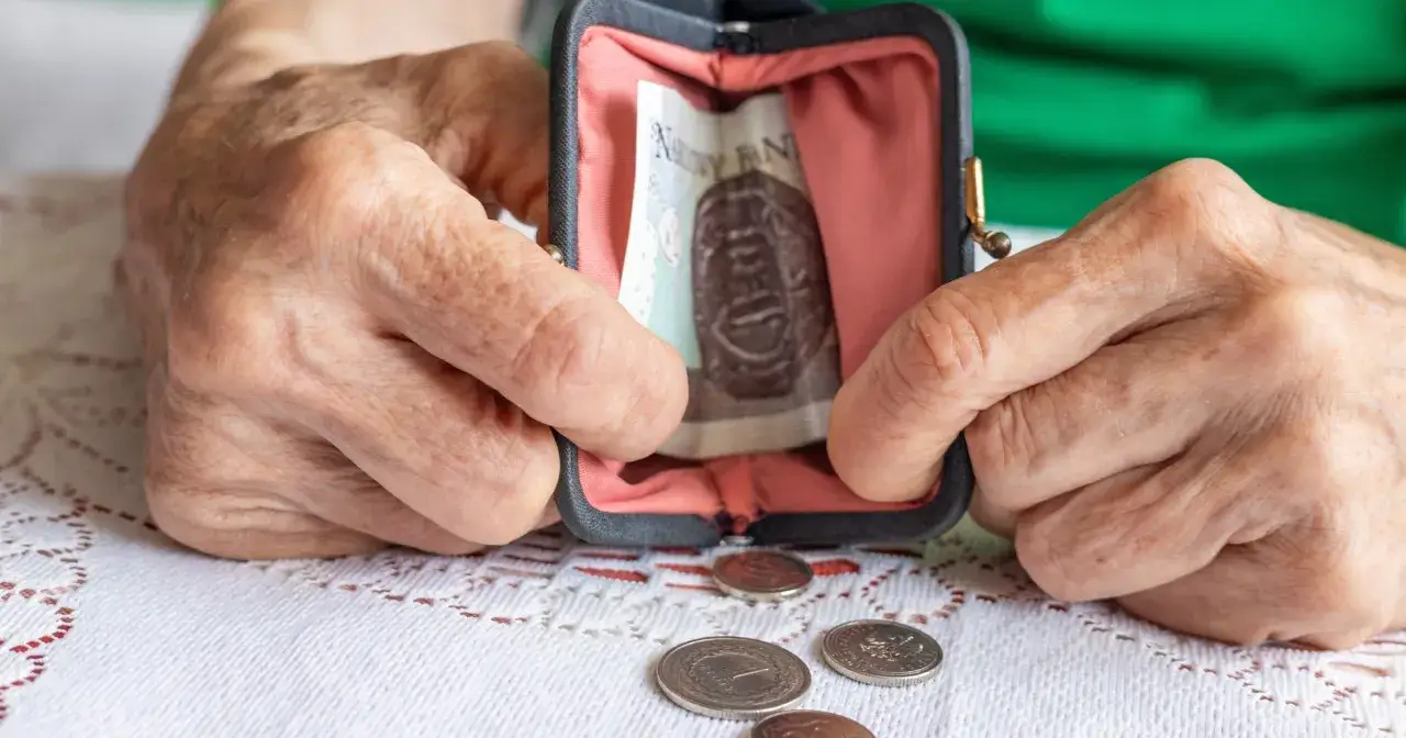 Czym się różni renta od emerytury? Kluczowe różnice i konsekwencje