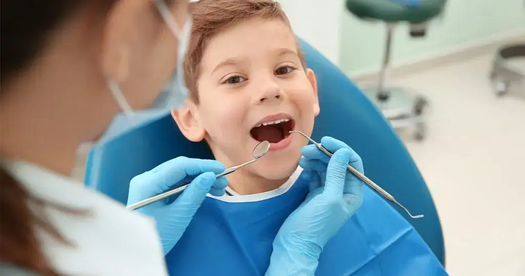 Jak uspokoić dziecko u dentysty? Skuteczne metody i porady