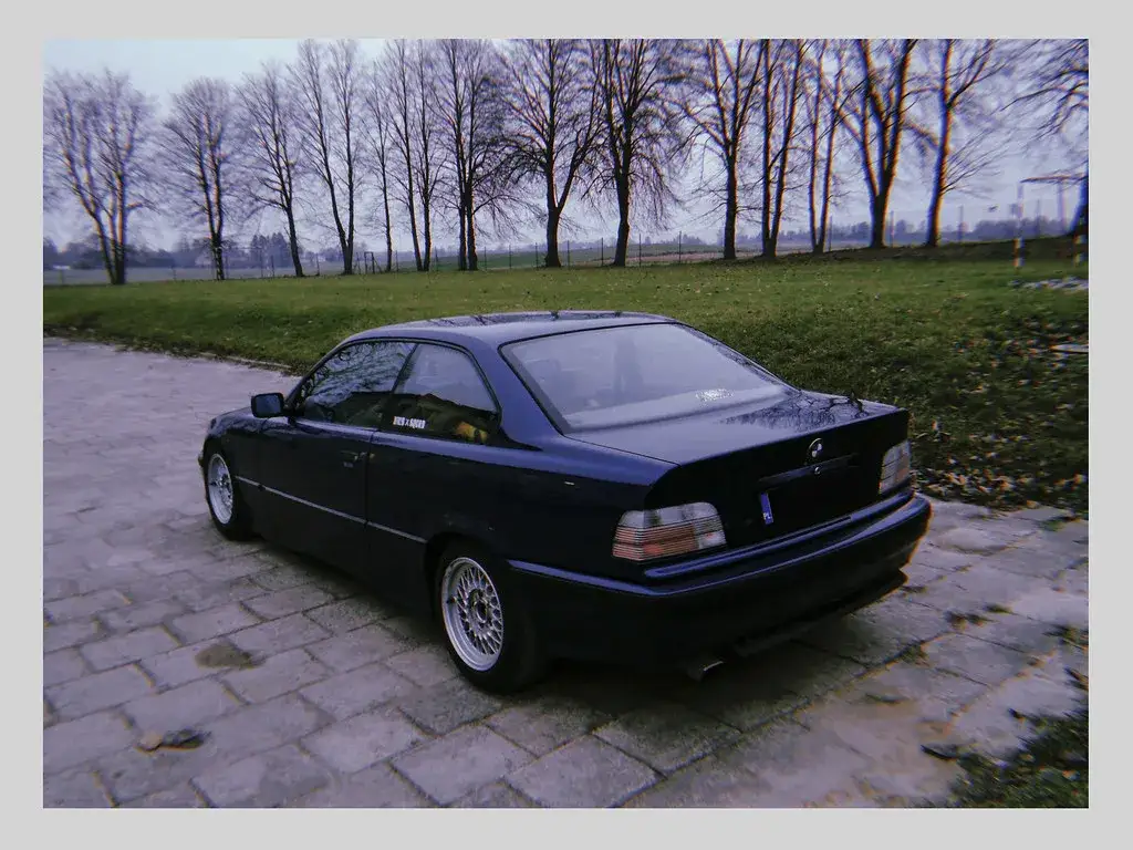 BMW E36 Rieger spoiler: Oryginał vs. zamiennik co wybrać?