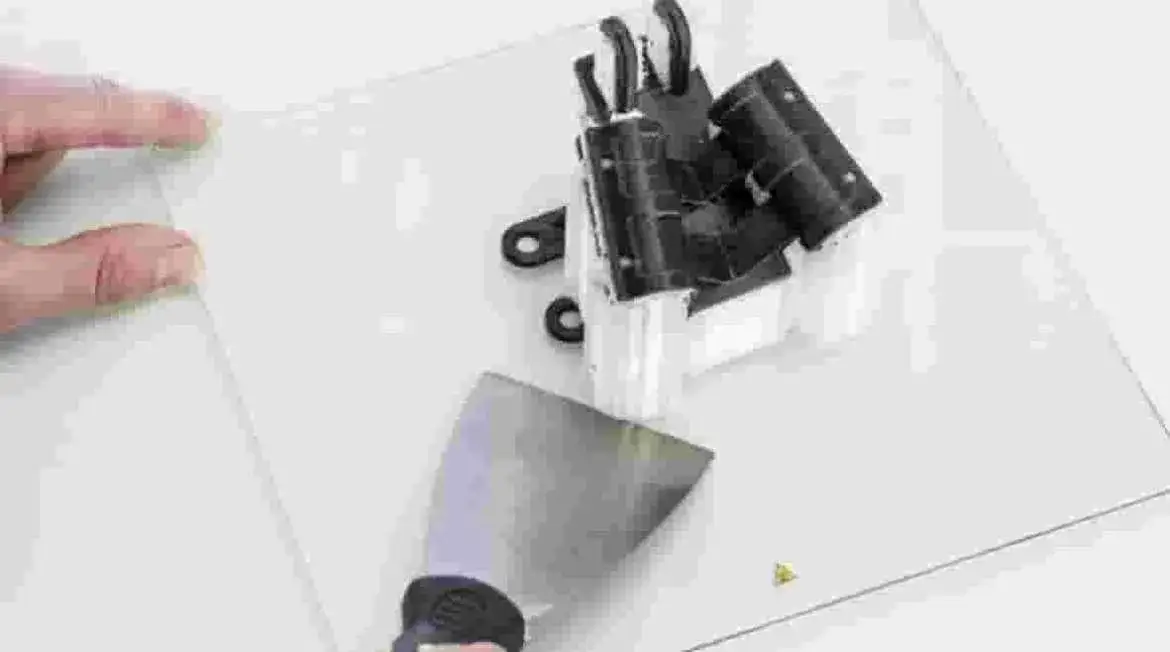 Czym czyścić stół drukarki 3D, aby uniknąć uszkodzeń i zanieczyszczeń?