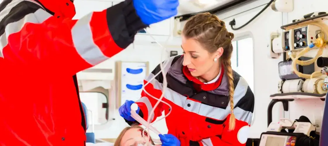 Jakie studia po ratownictwie medycznym mogą zmienić twoją karierę?