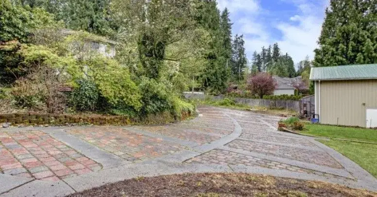 Z czego zrobić wjazd na działkę? Poznaj najlepsze materiały i porady