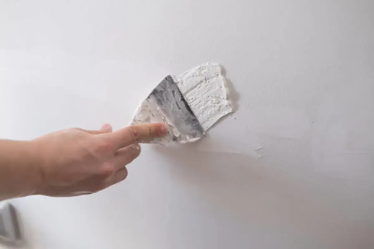 Jak długo schnie gips? Uniknij błędów, przyspiesz schnięcie!