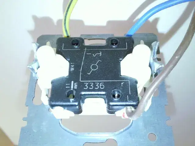 Jak podłączyć włącznik światła 3 kable - uniknij błędów przy instalacji