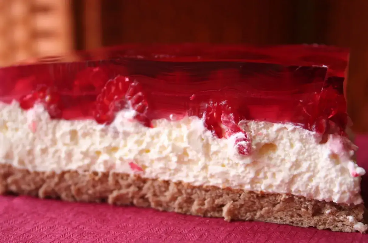 Przepis na ciasto z kremem mascarpone, które zachwyci każdego smakosza