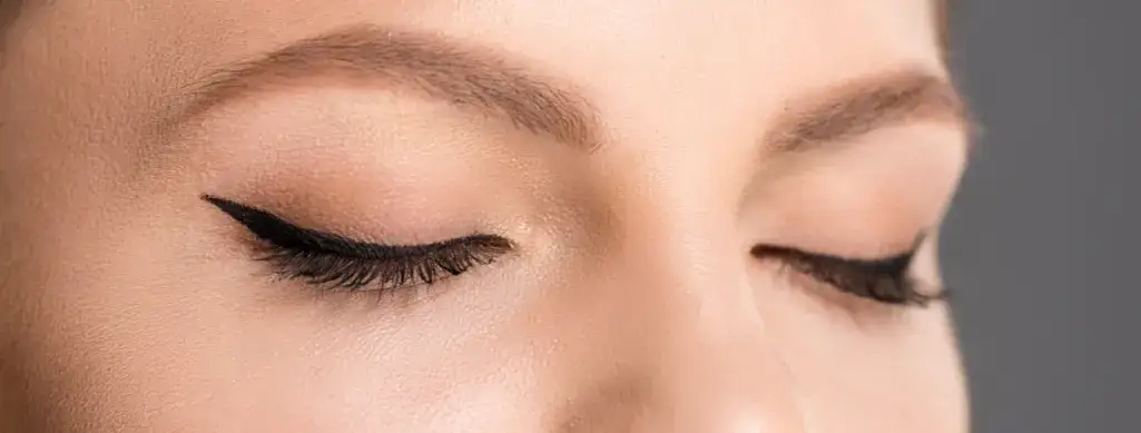 Jak wykonać delikatny makijaż, który podkreśli Twoje naturalne piękno