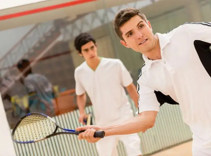 Ile kalorii spala squash? Sprawdź, jak efektywnie ćwiczyć!