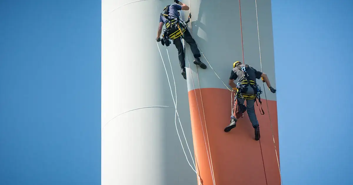 Energia wiatrowa praca – jak zdobyć wymarzoną posadę w branży?