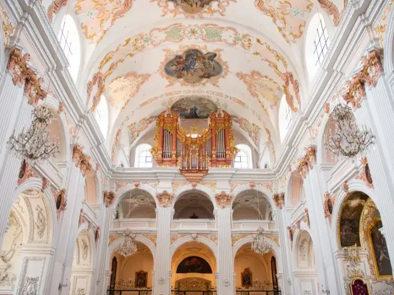 Jak powstał kościół katolicki? Odkryj fascynującą historię i kluczowe wydarzenia