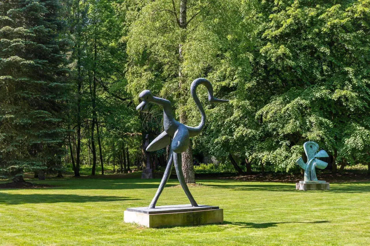 Ogród rzeźb Juana Soriano – odkryj niezwykłe dzieła sztuki w Owczarni