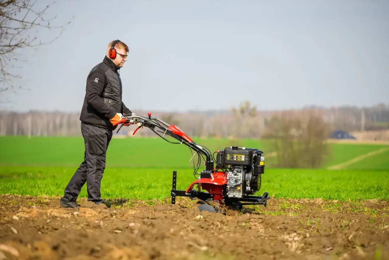 Glebogryzarka: Ile oleju do przekładni? Uniknij kosztownych awarii