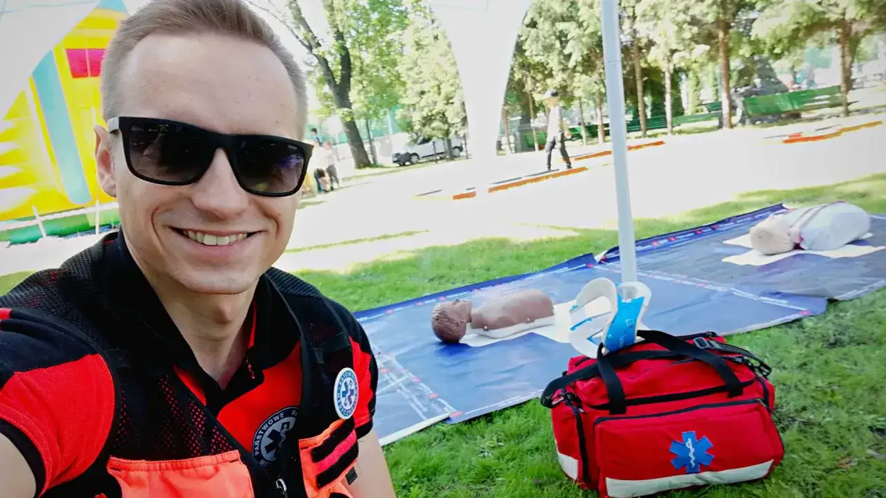 Czy ratownik KPP może prowadzić szkolenia z pierwszej pomocy? Sprawdź wymagania.