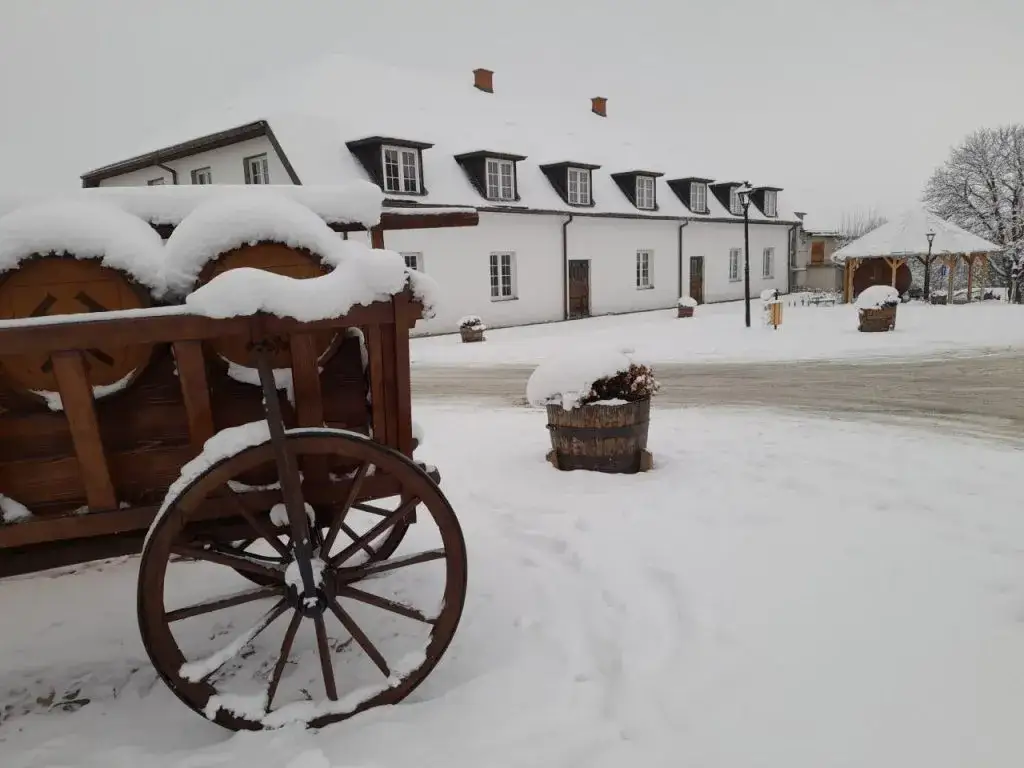 Jaśliska atrakcje: odkryj ukryte skarby i zabytki tej wsi