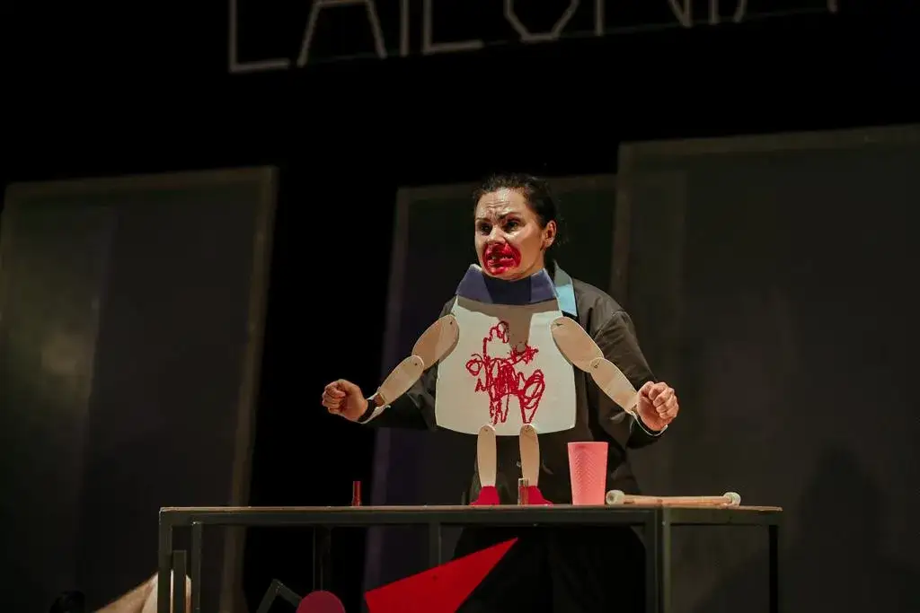 Labirynt 13 bajek dla dorosłych recenzja - co warto wiedzieć przed spektaklem?