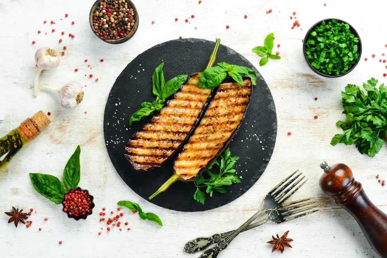 Ciekawe dania na grilla, które zaskoczą Twoich gości i smakują wyjątkowo