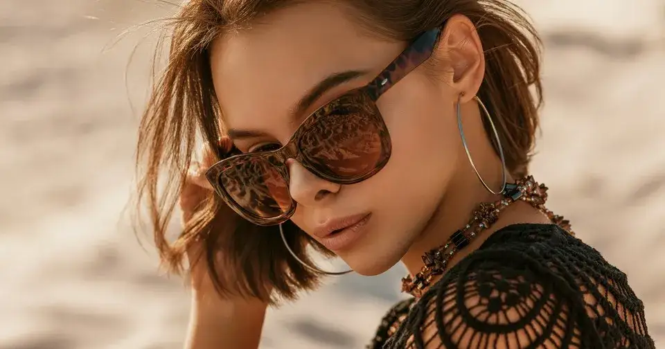 Fotochromy czy przeciwsłoneczne? Wybierz idealne okulary dla siebie