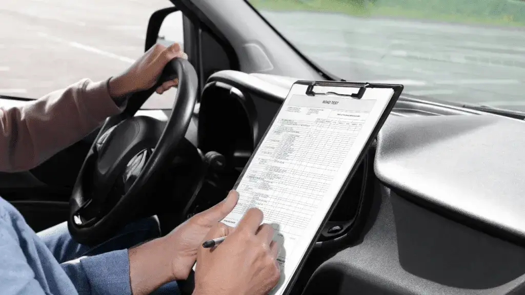 Co jest potrzebne na egzamin praktyczny na prawo jazdy, aby zdobytć pewność?