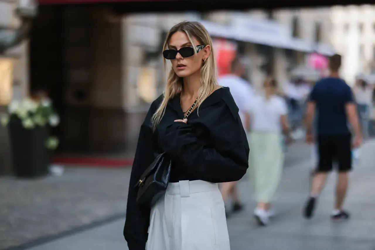 Jak nosić czarną bluzę? Modne stylizacje na każdą okazję!