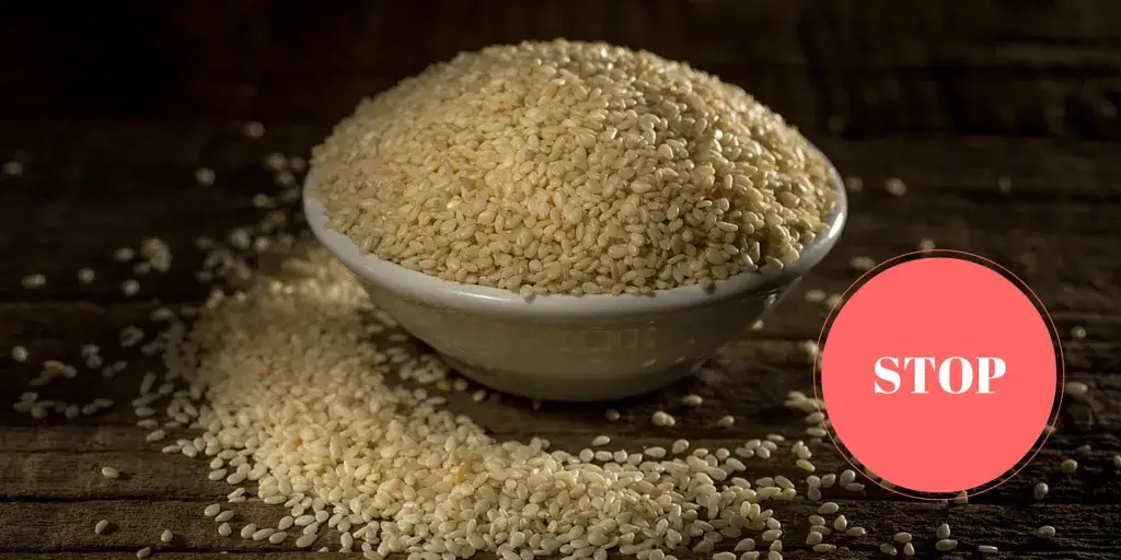 Czy sezam uczula? Objawy alergii i jak ich unikać
