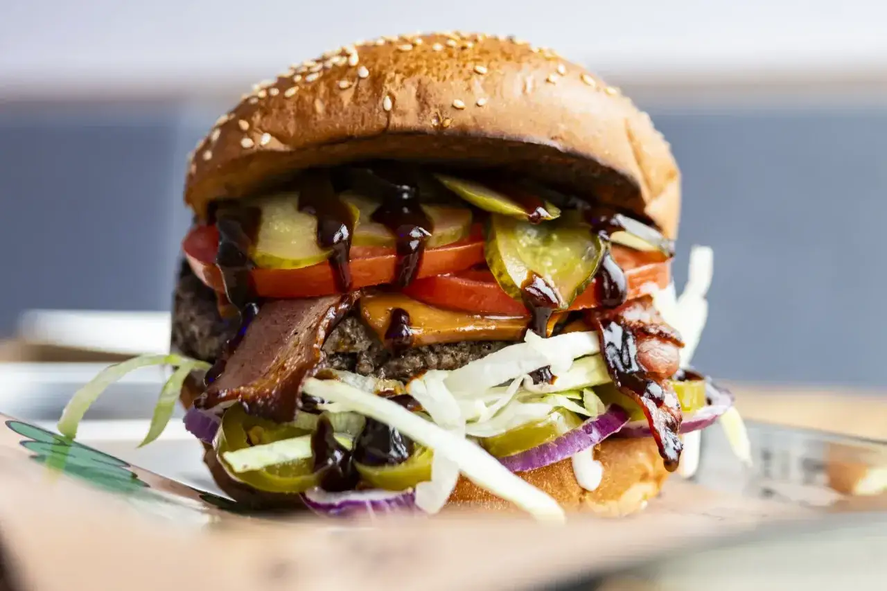 Jalapeno Burger: Od 7,50 zł do 50 zł! Gdzie zjesz najtaniej?