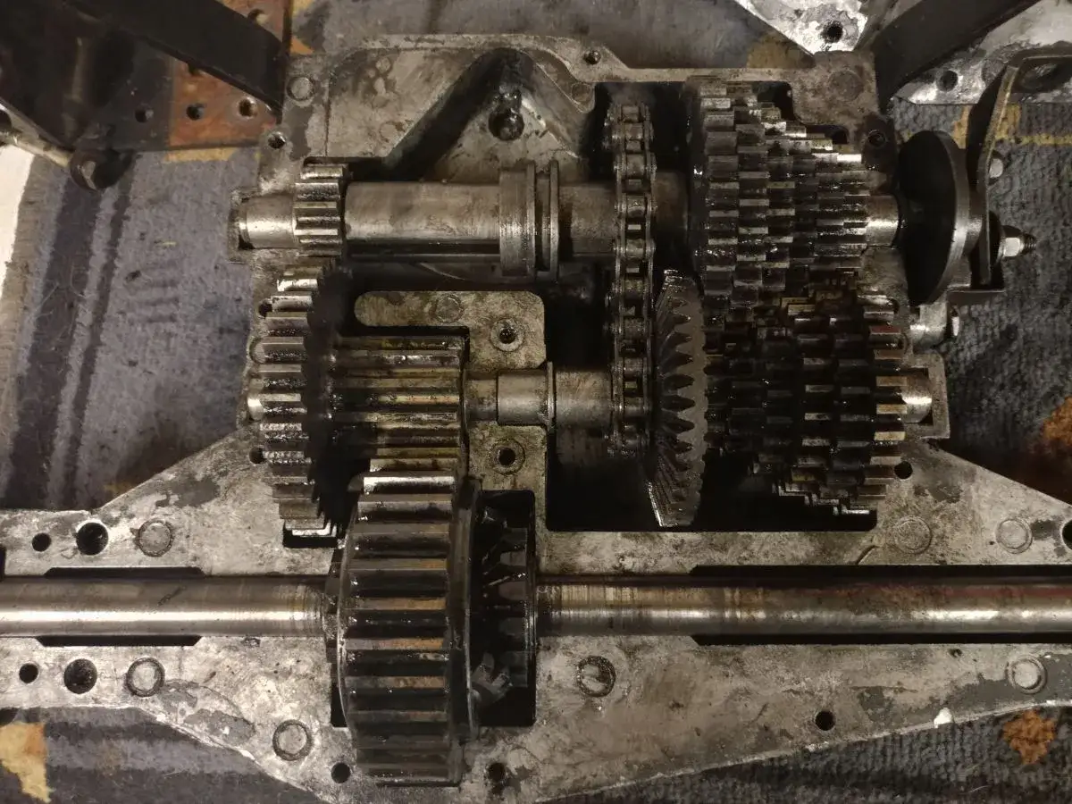 Jaki smar do skrzyni biegów kosiarki traktorka, aby uniknąć awarii?