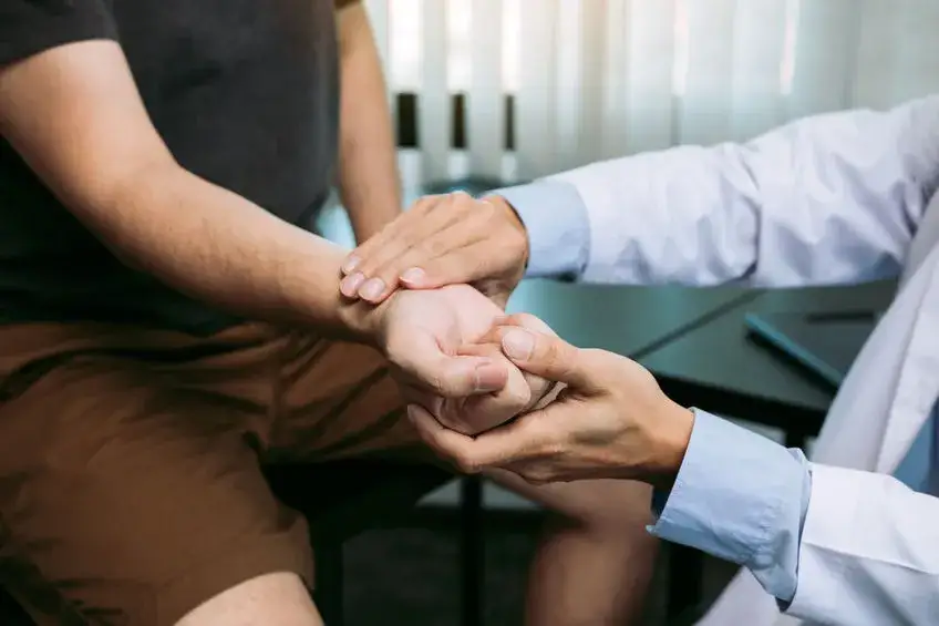 Jak podnieść tętno? Bezpieczne sposoby i objawy niskiego pulsu