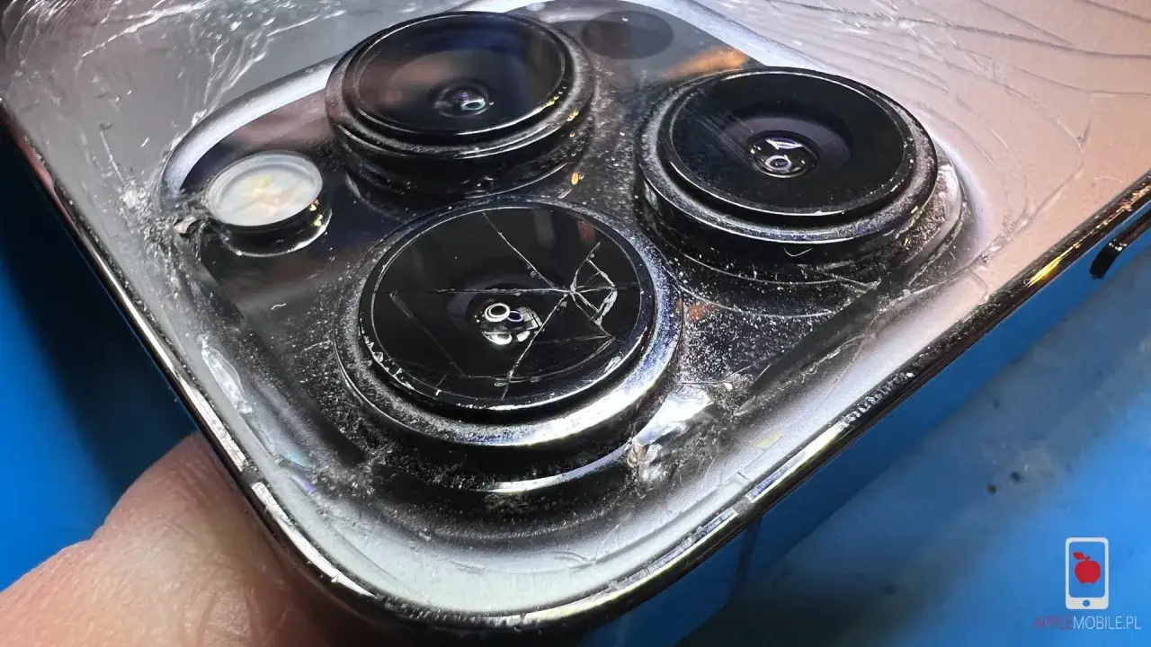 Pęknięte szkiełko aparatu iPhone: Naprawa DIY vs. Serwis (Koszty i Ryzyka)