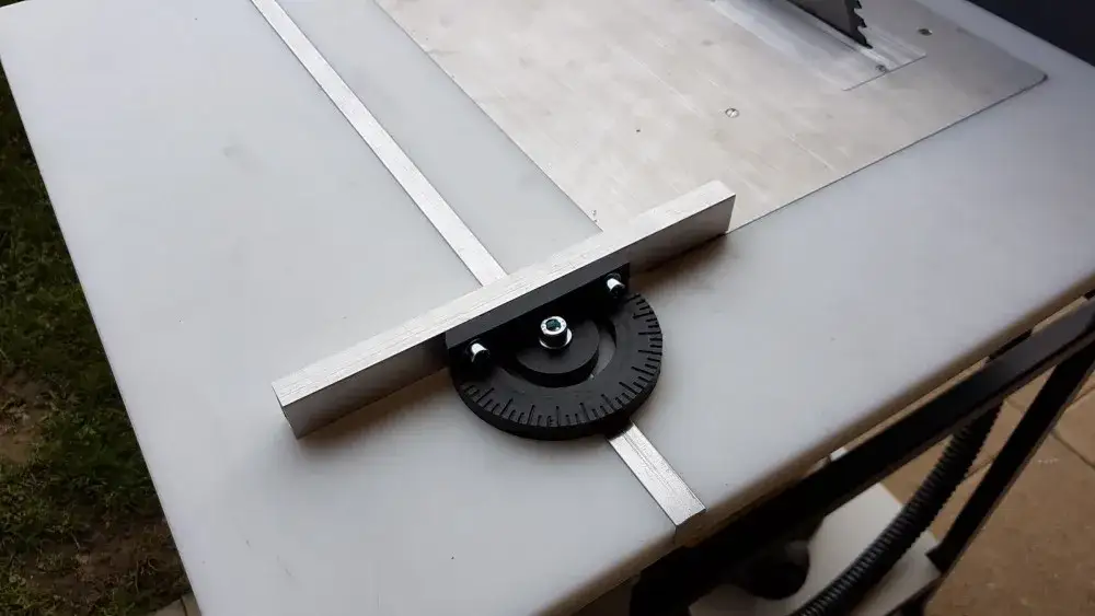 Jak zrobić blat do piły stołowej - proste kroki, które musisz znać