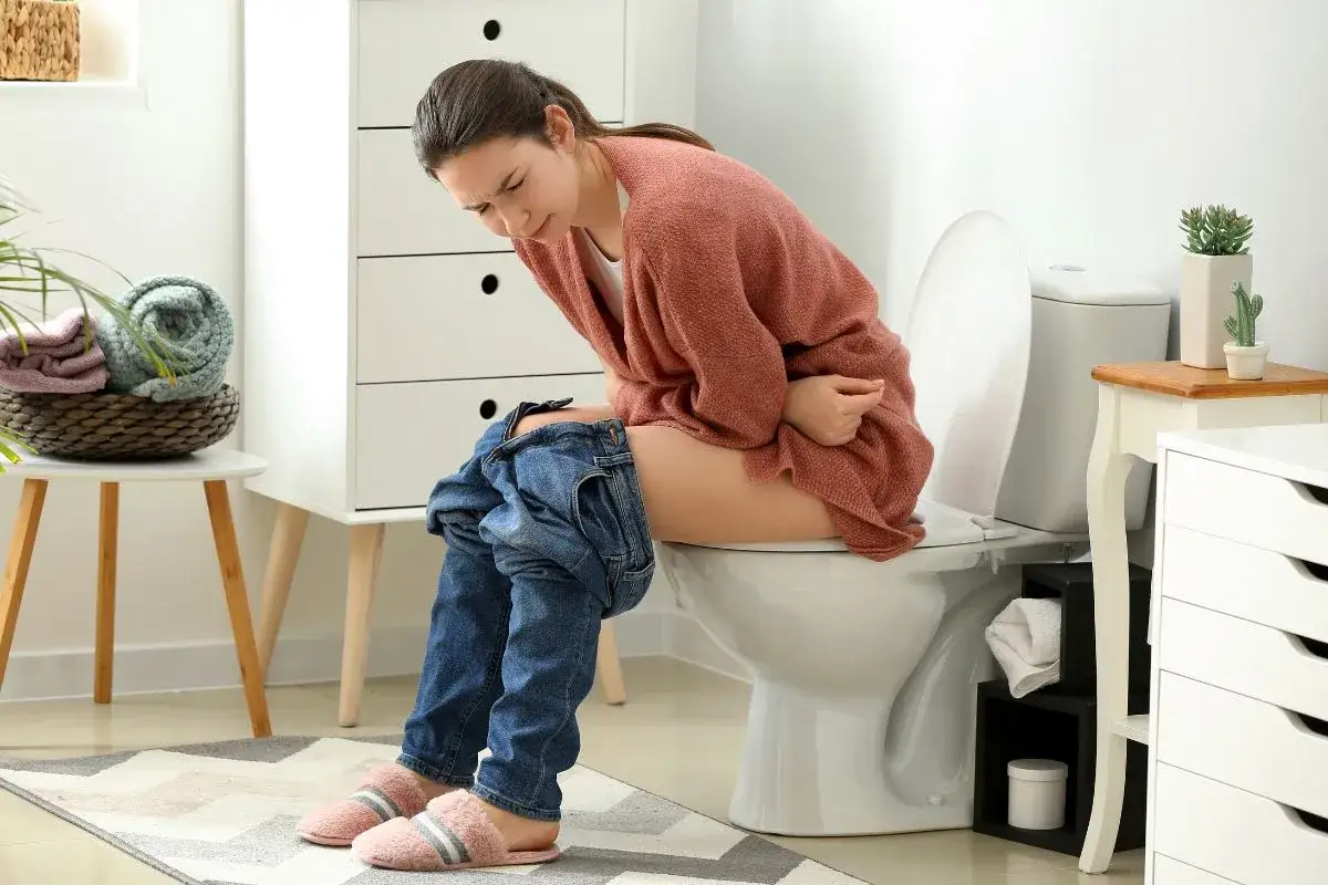 Biegunka menstruacyjna: Jak jej zapobiec i szybko złagodzić?