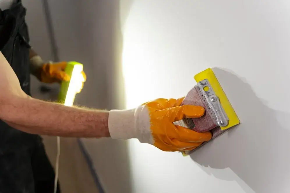 Jakie gradacje do szlifowania gładzi zapewnią idealnie gładką powierzchnię?