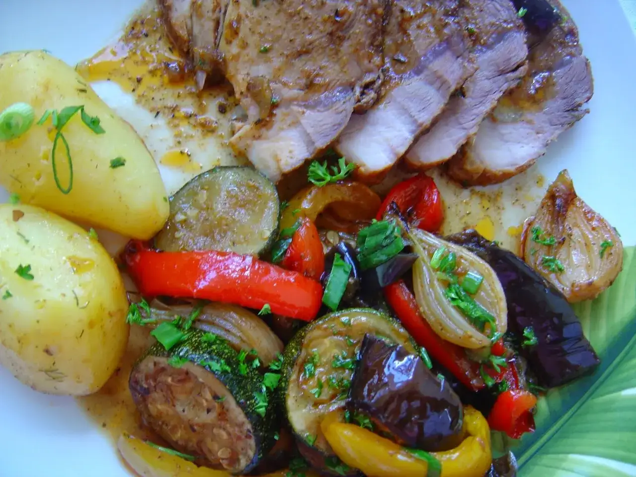 Wieprzowina z warzywami z piekarnika - prosty przepis na pyszne danie