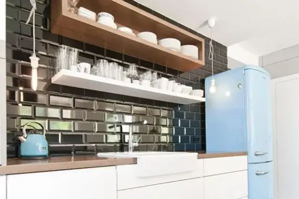 Co na ścianę w kuchni między szafkami? Odkryj najlepsze materiały