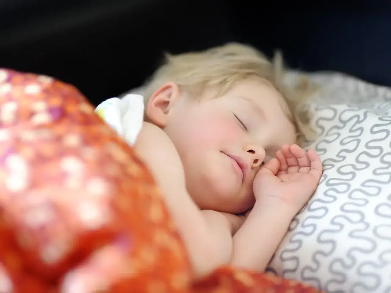 Kiedy poduszka dla dziecka? Bezpieczne zasady od ekspertów