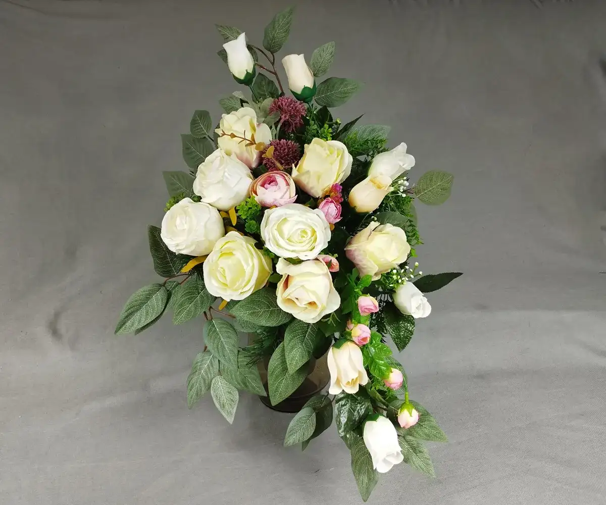 Jak zrobić bukiet do wazonu na cmentarz, aby uczcić pamięć bliskich