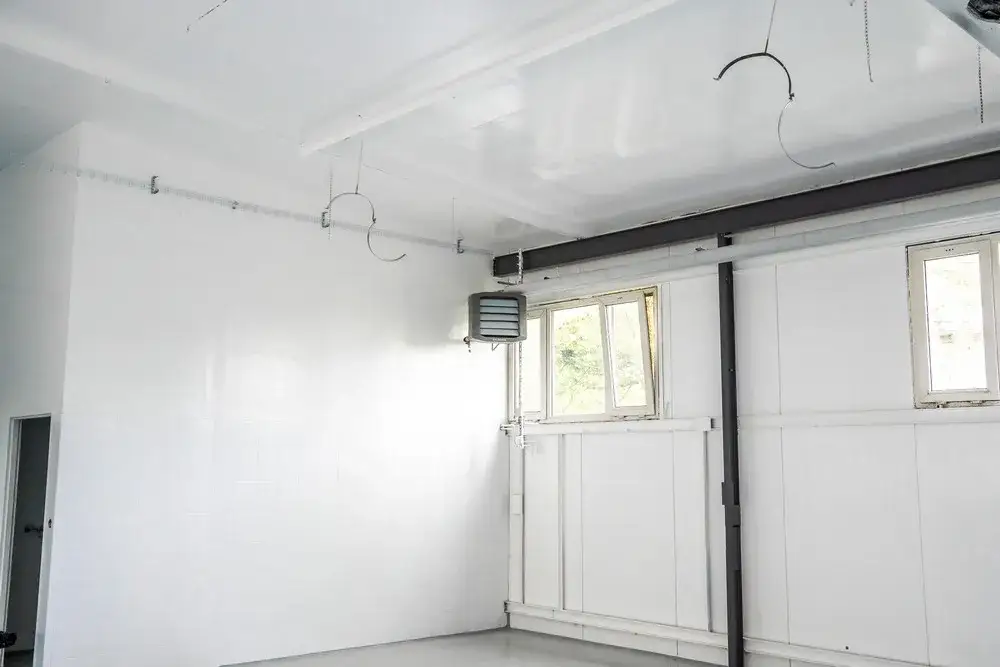 Jaka farba do lamperii? Wybierz trwałą i zmywalną powłokę