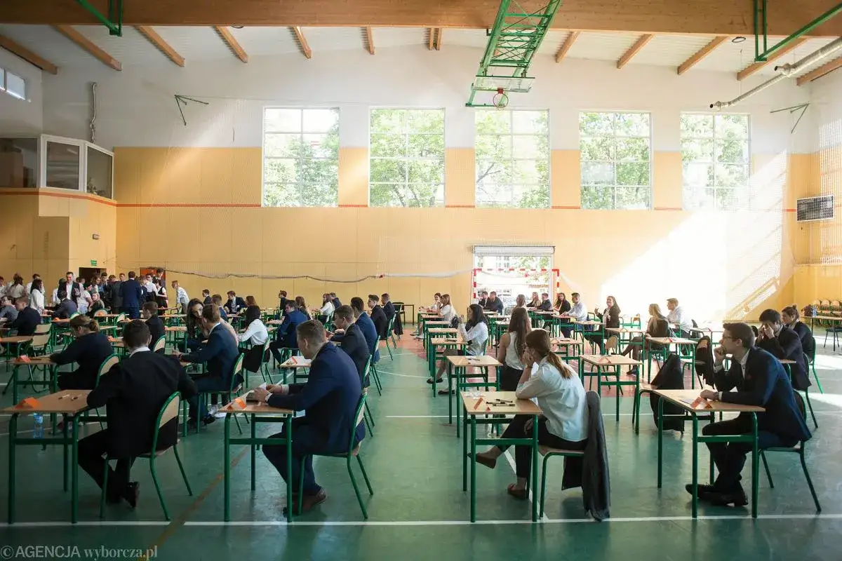 Szkoła w Chmurze bez lekcji? Obowiązki i egzaminy wyjaśniam