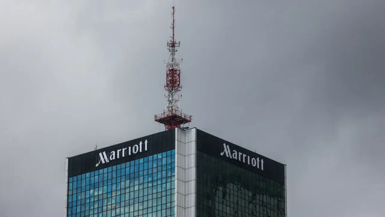 Hotel Marriott Warszawa: Kiedy powstał? Od symbolu do nowej nazwy