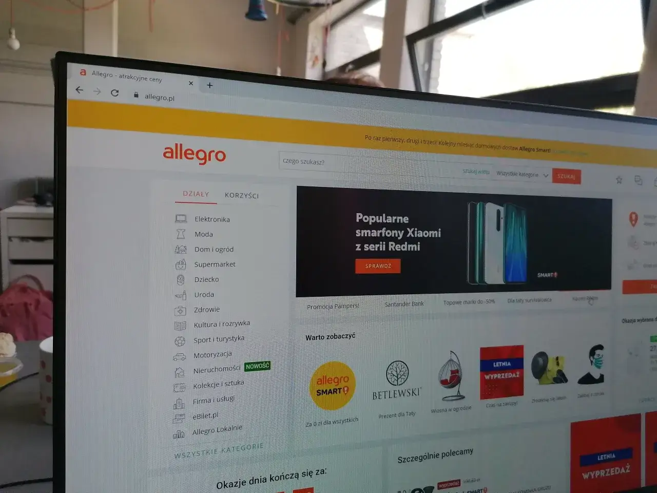 Domena: ile kosztuje naprawdę? Nie daj się nabrać na promocje!