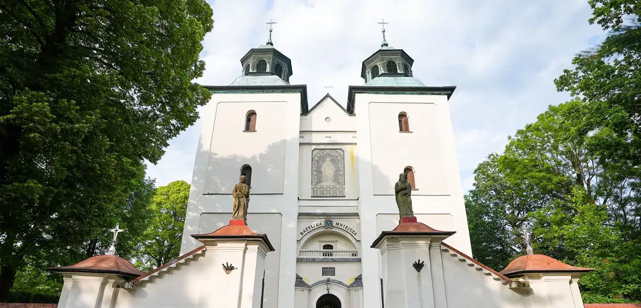 Sanktuarium Rychwałd: Przewodnik po duchowym sercu Żywiecczyzny