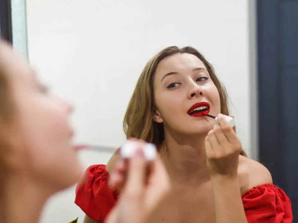 Powiększ usta makijażem: Pełne wargi bez zabiegów triki wizażystów
