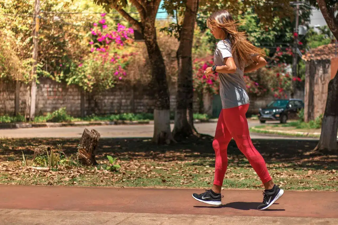 Bieganie: Smukła sylwetka, płaski brzuch, jędrne uda? Odkryj sekrety!