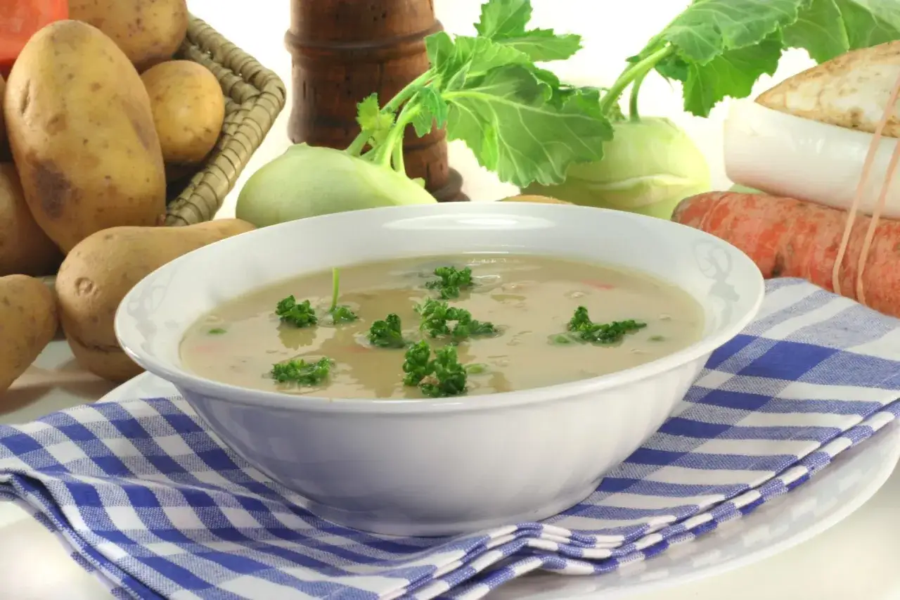 Kartoffel-Kohlrabi-Suppe: Ihr perfekter Seelenwärmer leicht gemacht
