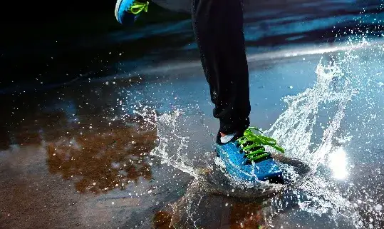 Bieganie podczas burzy: Jak przetrwać? Zasady bezpieczeństwa