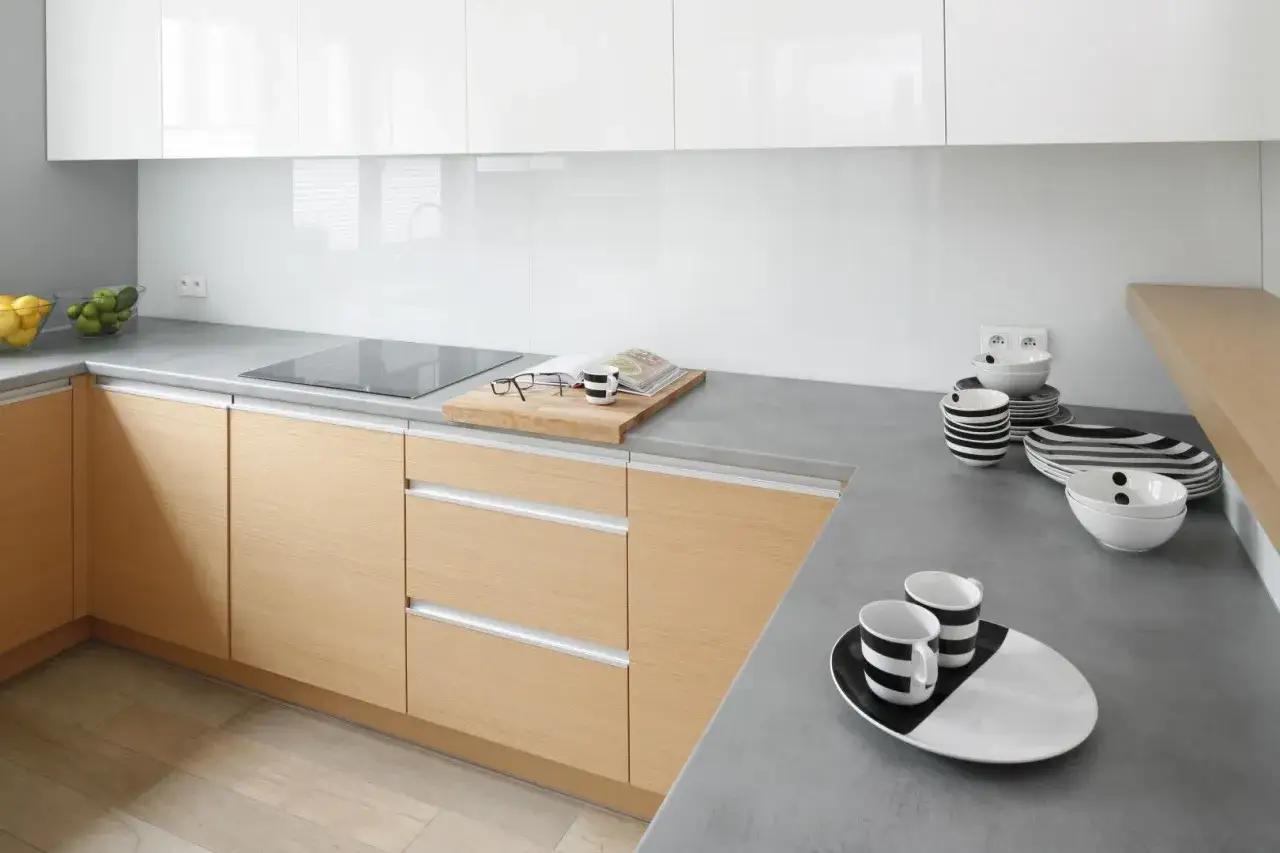 Co zamiast płytek w kuchni nad blatem? Odkryj najlepsze alternatywy