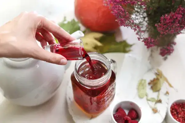 Ile cukru na litr soku malinowego? Sprawdź idealne proporcje
