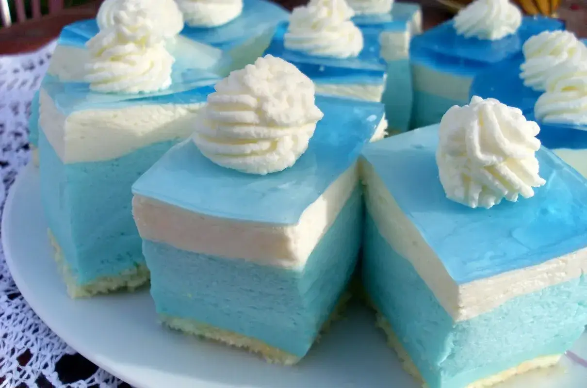 Niebieskie ciasto przepis – łatwe i pyszne pomysły na deser