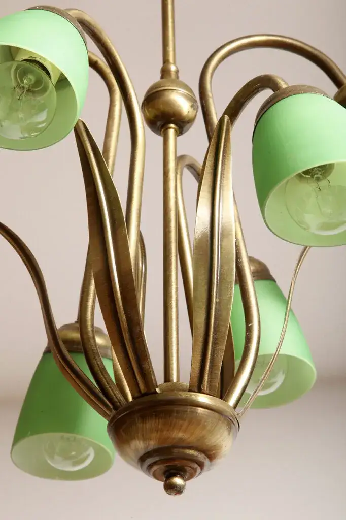 Jak trwale i estetycznie pomalować metalowy żyrandol – najlepsze farby i porady